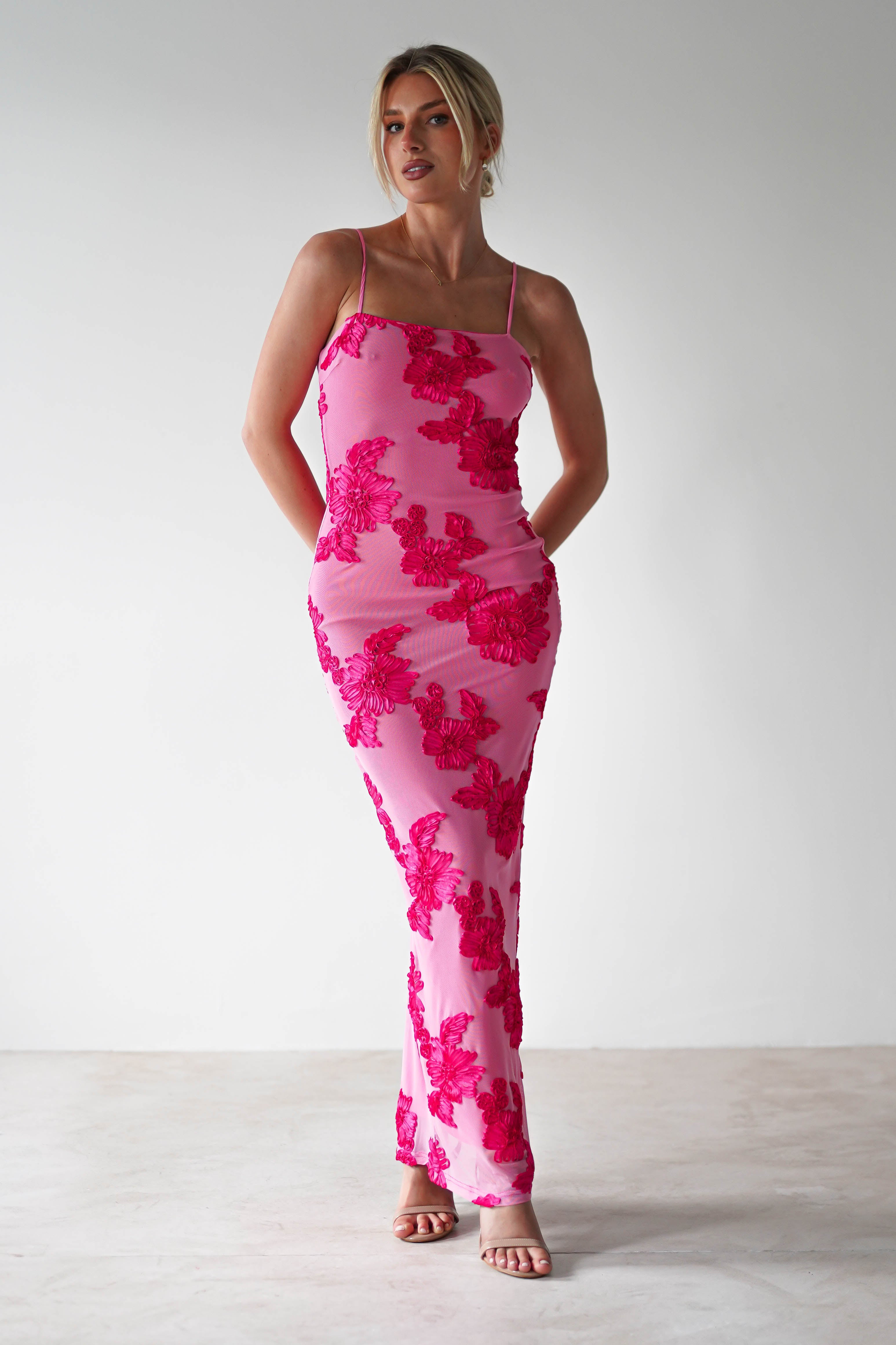 Oh Hello Clothing offers a range of women's dresses, skirts, tops and accessories to suit every style.