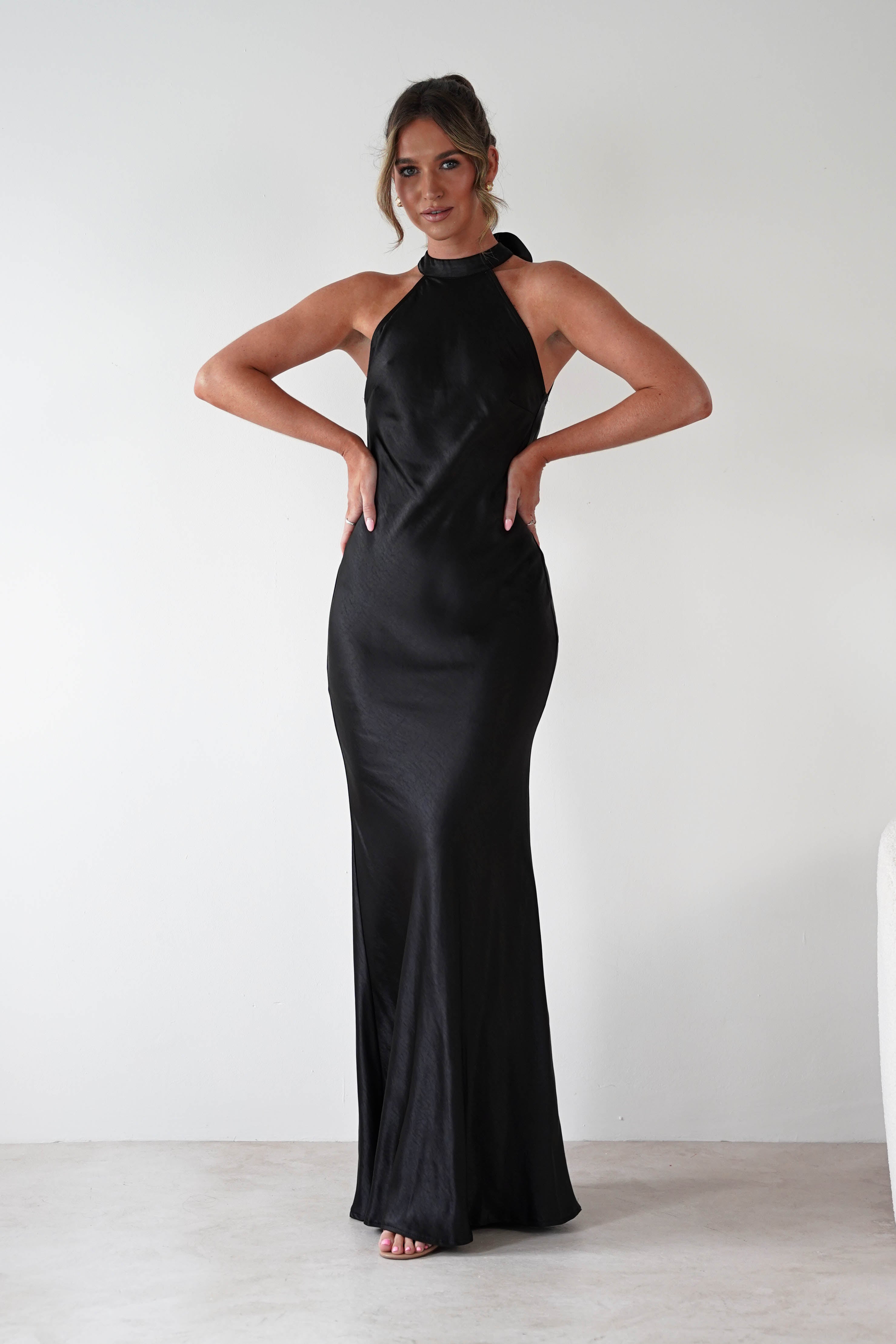 F & P Dresses 1*DONE UN2330 BLACK HALTERNECK
