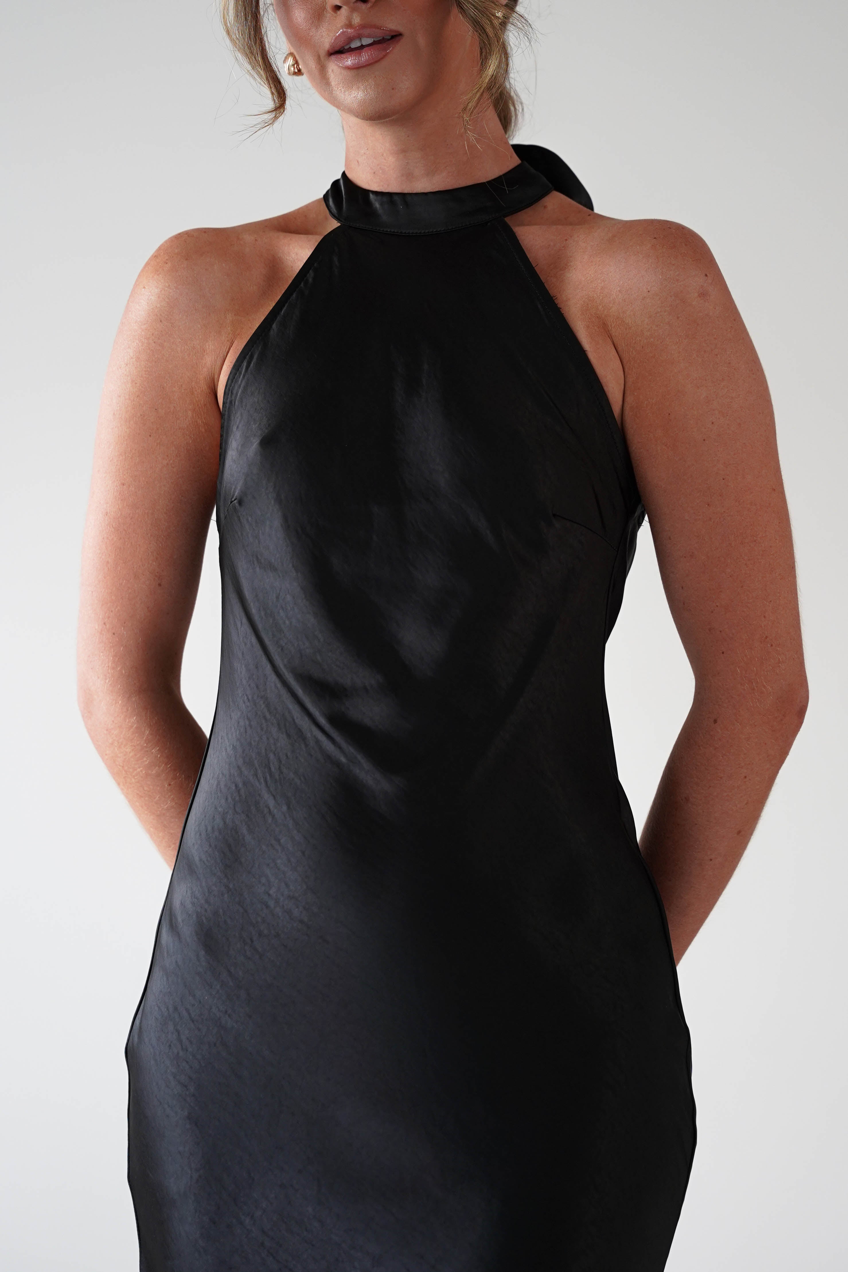 F & P Dresses 1*DONE UN2330 BLACK HALTERNECK