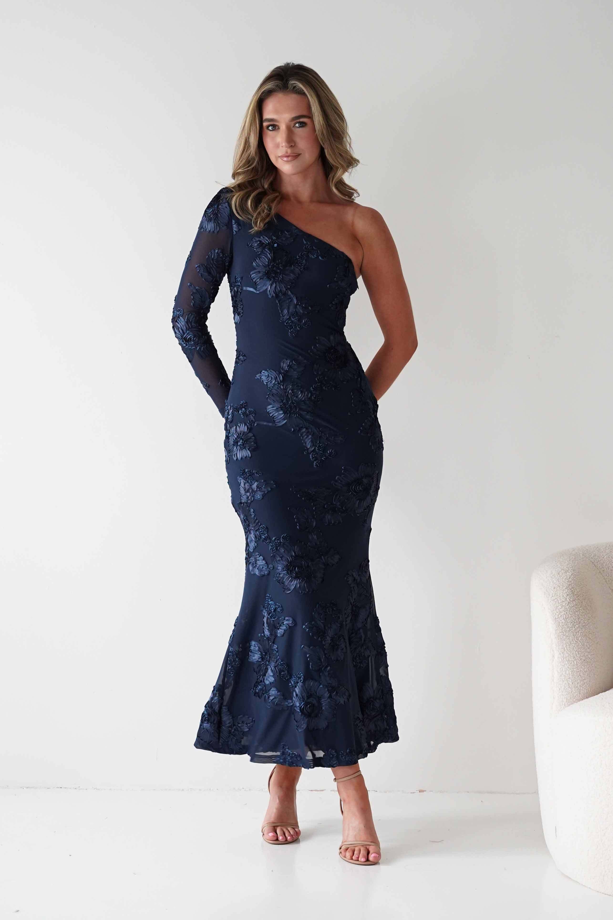 SASHA Dresses Saphira One Sleeve Maxi Dress | Navy Textured
