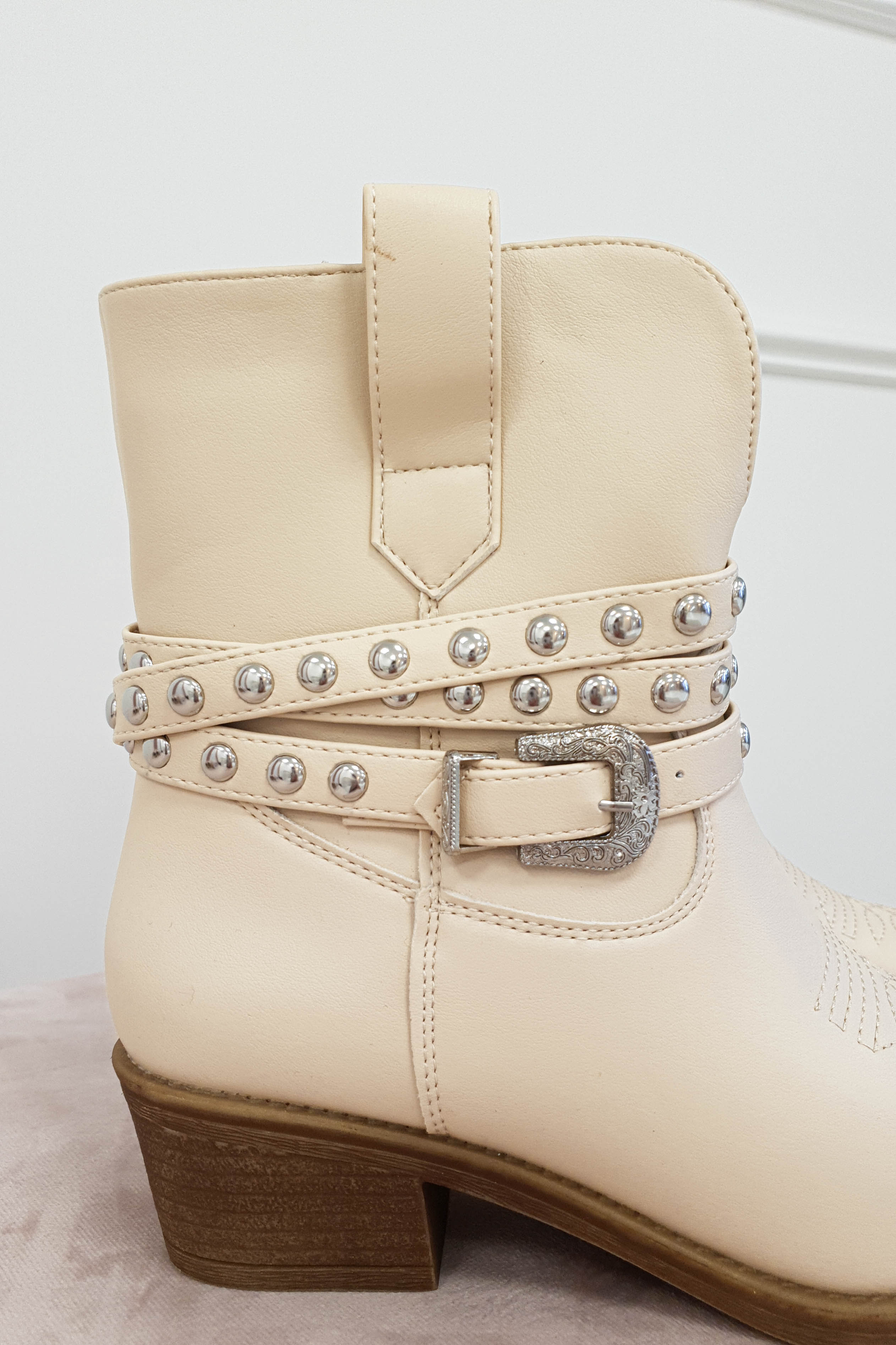 Elvie Ankle Boots | Cream